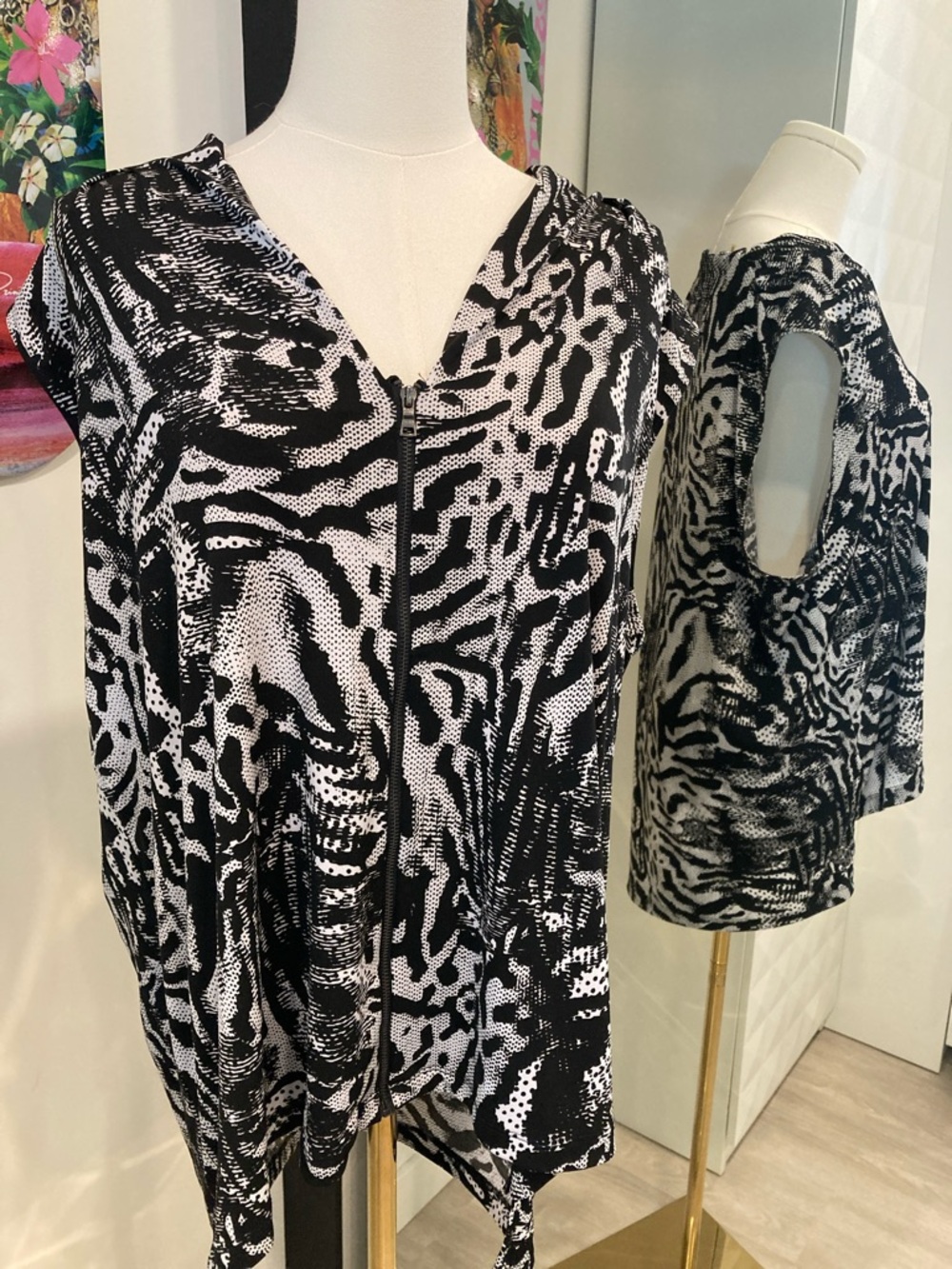Tahari Black and White Zip-Front Printed Tank Tunic